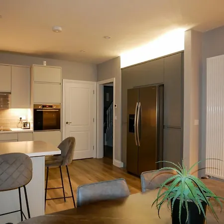 Holiday home Entire Modern With Seaview And Parking *